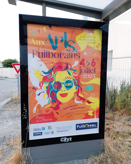 affiche-aux-arts-puilborains-552-abri-bus
